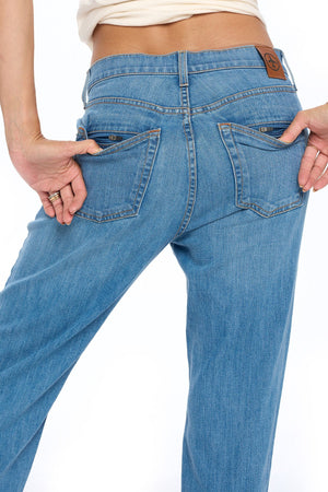 Back view of the hidden zipper pockets in the pickpocket proof pants