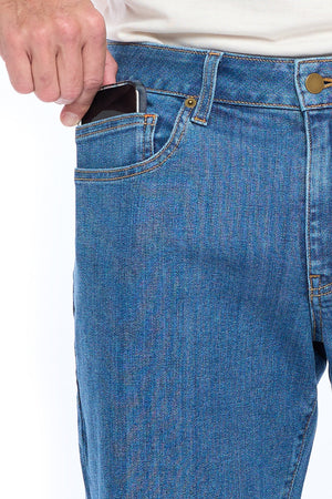 Close up shot of the smart device pocket in the men's fly light travel pants.